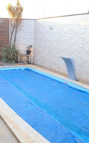 Casa à venda com 117m², 2 quartos e 2 vagasPiscina