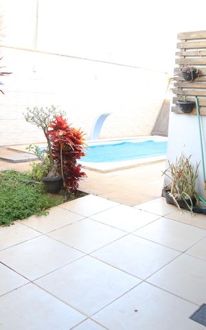 Casa à venda com 117m², 2 quartos e 2 vagasDetalhe Garagem e jardim