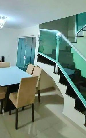 Casa para alugar com 121m², 3 quartos e 2 vagasSala
