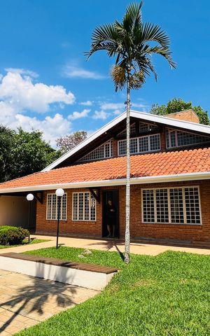 Casa à venda com 280m², 5 quartos e 3 vagas