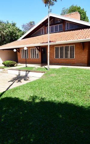 Casa à venda com 280m², 4 quartos e 3 vagasGaragem / Quintal / Jardim