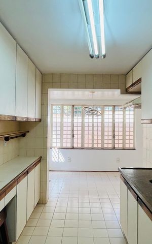 Casa à venda com 280m², 5 quartos e 3 vagas