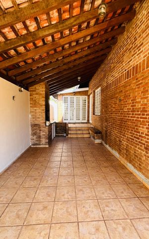 Casa à venda com 280m², 5 quartos e 3 vagas