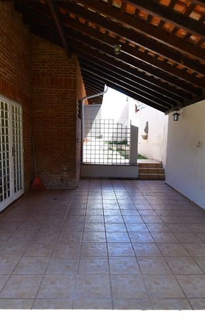 Casa à venda com 280m², 4 quartos e 3 vagasVaranda