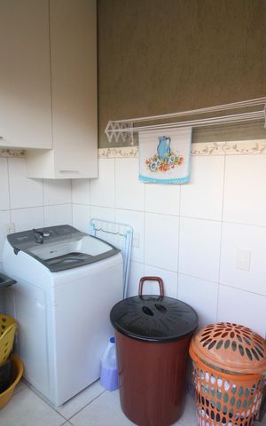 Casa à venda com 180m², 3 quartos e 2 vagasÁrea de Serviço