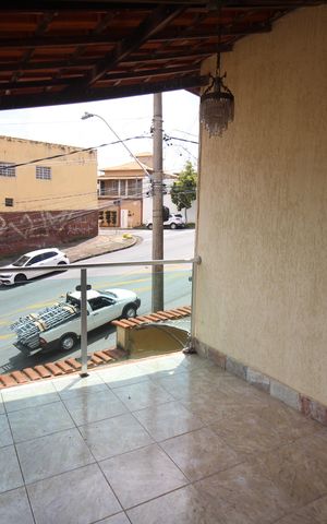 Casa à venda com 180m², 3 quartos e 2 vagasVaranda