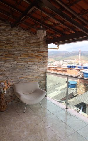 Casa à venda com 180m², 3 quartos e 2 vagasVaranda