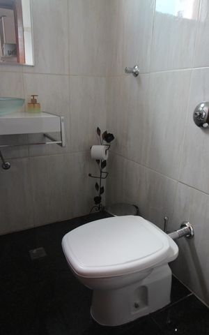 Casa à venda com 180m², 3 quartos e 2 vagasBanheiro 1
