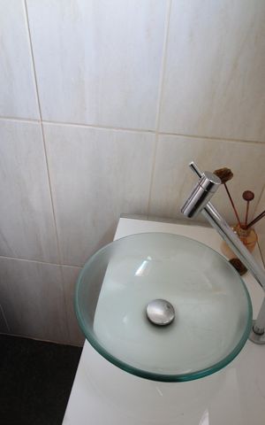 Casa à venda com 180m², 3 quartos e 2 vagasBanheiro 1