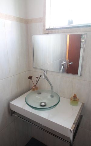 Casa à venda com 180m², 3 quartos e 2 vagasBanheiro 1