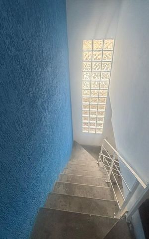 Casa para alugar com 64m², 2 quartos e 1 vaga Casa para alugar com 64m², 2 quartos e 1 vagaEscada