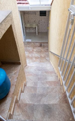 Casa para alugar com 210m², 3 quartos e 2 vagas Casa para alugar com 210m², 3 quartos e 2 vagasEscada Externa