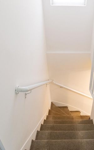 Casa para alugar com 210m², 3 quartos e 2 vagas Casa para alugar com 210m², 3 quartos e 2 vagasEscada