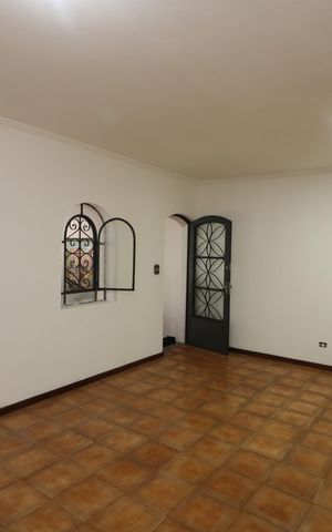 Casa para alugar com 241m², 3 quartos e 2 vagasSala
