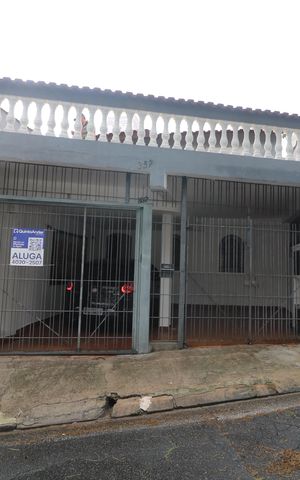 Casa para alugar com 241m², 3 quartos e 2 vagasFachada