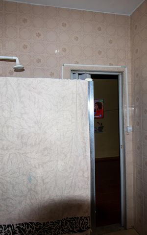Casa à venda com 300m², 2 quartos e 2 vagas Casa à venda com 300m², 2 quartos e 2 vagasBanheiro