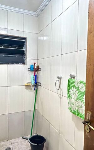 Casa à venda com 300m², 5 quartos e 5 vagas Casa à venda com 300m², 5 quartos e 5 vagasBanheiro 4