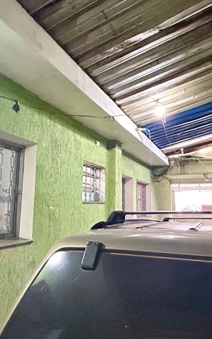 Casa à venda com 300m², 5 quartos e 5 vagas Casa à venda com 300m², 5 quartos e 5 vagasGaragem