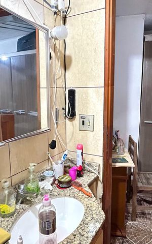 Casa à venda com 300m², 5 quartos e 5 vagas Casa à venda com 300m², 5 quartos e 5 vagasBanheiro 2