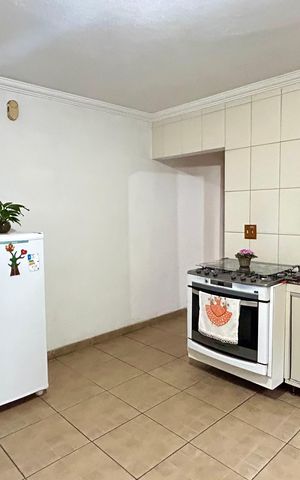 Casa à venda com 300m², 5 quartos e 5 vagas Casa à venda com 300m², 5 quartos e 5 vagasCozinha