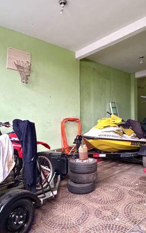Casa à venda com 300m², 5 quartos e 5 vagas Casa à venda com 300m², 5 quartos e 5 vagasGaragem