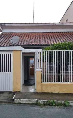 Casa à venda com 141m², 1 quarto e 1 vaga Casa à venda com 141m², 1 quarto e 1 vagaFachada
