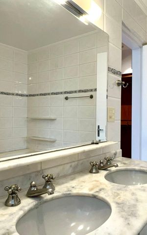 Apartamento para alugar com 140m², 3 quartos e 1 vaga Apartamento para alugar com 140m², 3 quartos e 1 vagaBanheiro da Suíte
