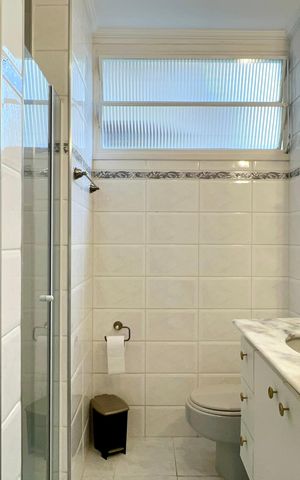 Apartamento para alugar com 140m², 3 quartos e 1 vaga Apartamento para alugar com 140m², 3 quartos e 1 vagaBanheiro da Suíte