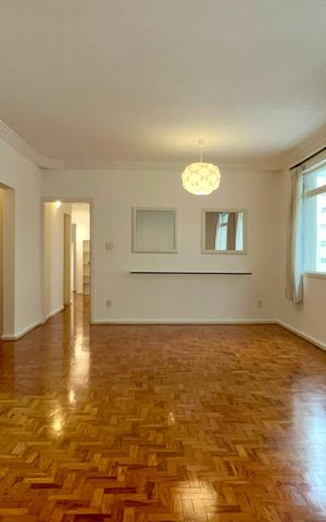 Apartamento para alugar com 140m², 3 quartos e 1 vaga Apartamento para alugar com 140m², 3 quartos e 1 vagaSala