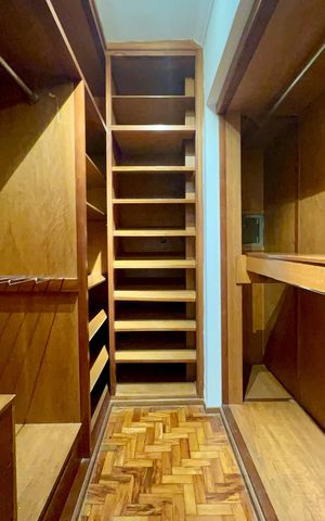 Apartamento para alugar com 140m², 3 quartos e 1 vaga Apartamento para alugar com 140m², 3 quartos e 1 vagaCloset da suíte