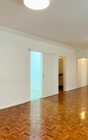 Apartamento para alugar com 140m², 3 quartos e 1 vaga Apartamento para alugar com 140m², 3 quartos e 1 vagaSala