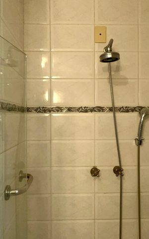 Apartamento para alugar com 140m², 3 quartos e 1 vaga Apartamento para alugar com 140m², 3 quartos e 1 vagaBanheiro da Suíte