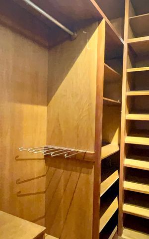Apartamento para alugar com 140m², 3 quartos e 1 vaga Apartamento para alugar com 140m², 3 quartos e 1 vagaCloset da suíte