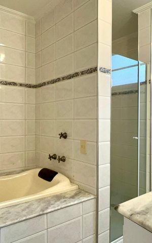 Apartamento para alugar com 140m², 3 quartos e 1 vaga Apartamento para alugar com 140m², 3 quartos e 1 vagaBanheiro da Suíte