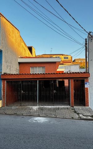 Casa para alugar com 50m², 3 quartos e 2 vagas Casa para alugar com 50m², 3 quartos e 2 vagasFachada