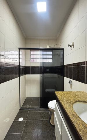 Casa para alugar com 50m², 3 quartos e 2 vagas Casa para alugar com 50m², 3 quartos e 2 vagasBanheiro