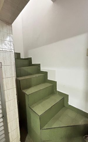 Casa para alugar com 50m², 3 quartos e 2 vagas Casa para alugar com 50m², 3 quartos e 2 vagasEscada