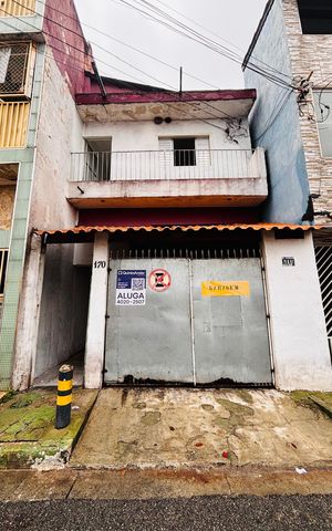 Casa para alugar com 117m², 3 quartos e 2 vagas Casa para alugar com 117m², 3 quartos e 2 vagasFachada