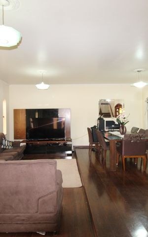 Casa à venda com 300m², 4 quartos e 3 vagasSala