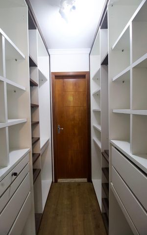 Casa de condomínio para alugar com 160m², 3 quartos e 2 vagas Casa de condomínio para alugar com 160m², 3 quartos e 2 vagasCloset
