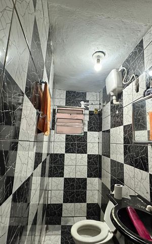 Casa à venda com 250m², 2 quartos e 2 vagas Casa à venda com 250m², 2 quartos e 2 vagasBanheiro