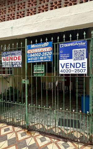 Casa à venda com 250m², 2 quartos e 2 vagas Casa à venda com 250m², 2 quartos e 2 vagasFachada