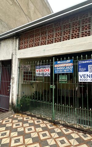 Casa à venda com 250m², 2 quartos e 2 vagas Casa à venda com 250m², 2 quartos e 2 vagasFachada