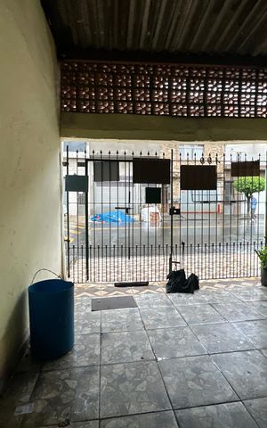 Casa à venda com 250m², 2 quartos e 2 vagas Casa à venda com 250m², 2 quartos e 2 vagasGaragem