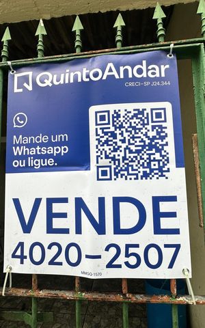 Casa à venda com 250m², 2 quartos e 2 vagas Casa à venda com 250m², 2 quartos e 2 vagasFachada