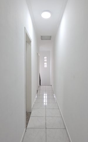 Casa à venda com 110m², 3 quartos e 2 vagas Casa à venda com 110m², 3 quartos e 2 vagasCorredor