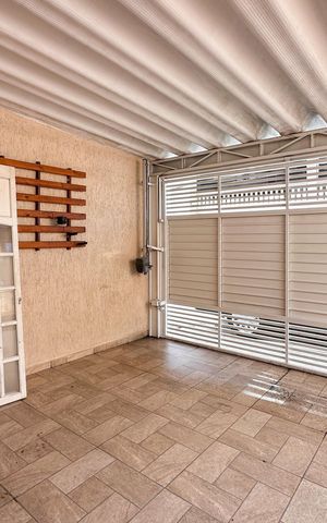 Casa à venda com 100m², 3 quartos e 1 vaga Casa à venda com 100m², 3 quartos e 1 vagaGaragem