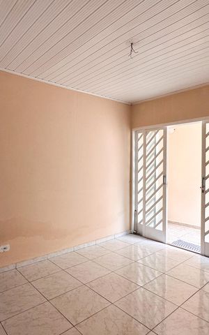 Casa à venda com 100m², 3 quartos e 1 vaga Casa à venda com 100m², 3 quartos e 1 vagaSala