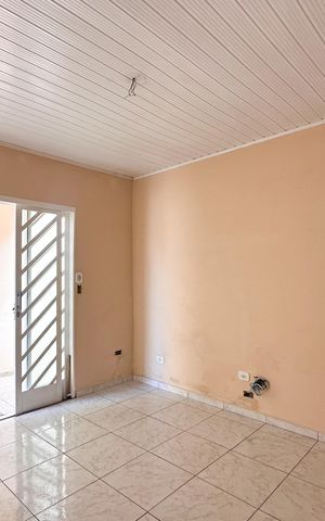 Casa à venda com 100m², 3 quartos e 1 vaga Casa à venda com 100m², 3 quartos e 1 vagaSala