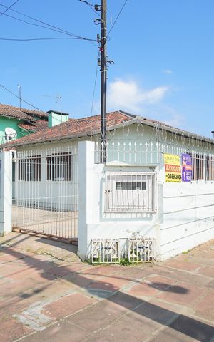 Casa para alugar com 90m², 2 quartos e 2 vagasFachada